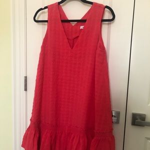 Like new, comfy swing dress. Can be accessorized with a belt.
